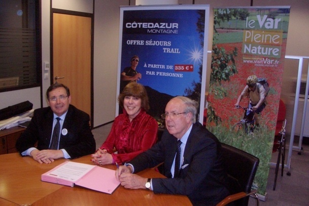 Signature de la convention entre le CRT Riveira Côte d’Azur l’Adt Var et l’agence britannique - Photo M.B. Signature de la convention entre le CRT Riveira Côte d’Azur l’Adt Var et l’agence britannique - Photo M.B.