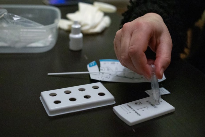 Un test antigénique rapide. David Gɑnnon / AFP Un test antigénique rapide. David Gɑnnon / AFP