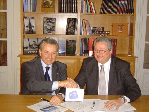 T. SCHIDLER, Président du SNET et A. BERTIN, Responsable Général des ventes France P&O Ferries T. SCHIDLER, Président du SNET et A. BERTIN, Responsable Général des ventes France P&O Ferries