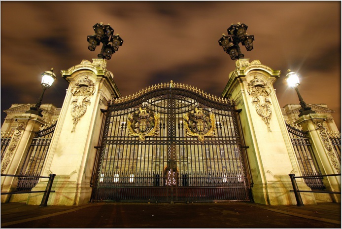 Le Château de Versailles prend une triste médaille en chocolat au niveau mondial, alors que Buckingham Palace triomphe - Crédit photo : Depositphotos @Imagecom Le Château de Versailles prend une triste médaille en chocolat au niveau mondial, alors que Buckingham Palace triomphe - Crédit photo : Depositphotos @Imagecom