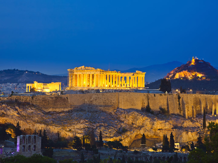 La saison touristique en Grèce débutera bien le 15 mai selon les dernières annonces du Premier Ministre grec - Depositphotos.com sborisov