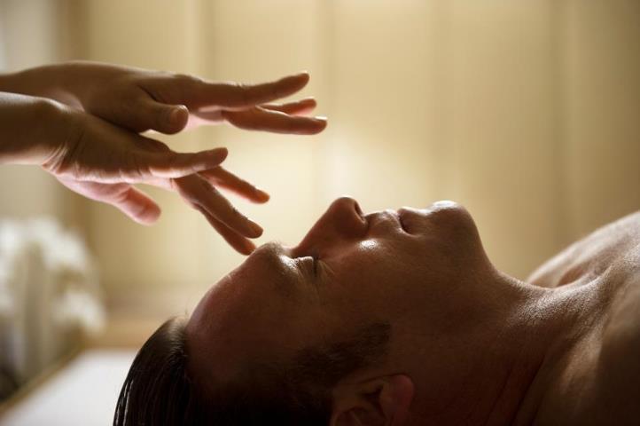 Le spa du Mandarin Oriental Paris s'ouvre aux hommes avec une gamme dédiée développée par la marque anglaise Aromatherapy Associates. ©Mandarin Oriental Le spa du Mandarin Oriental Paris s'ouvre aux hommes avec une gamme dédiée développée par la marque anglaise Aromatherapy Associates. ©Mandarin Oriental