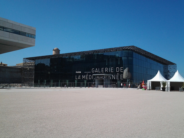 Le Mucem offre une surface d'expositions de 4 800 m2. Le bâtiment a été réalisé par l'architecte Rudy Riciotti, associé à Roland Carta - DR : P.Coronas