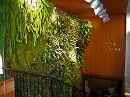 Le mur de forêt tropicale symbolise l'oxygène. © DR Six Senses