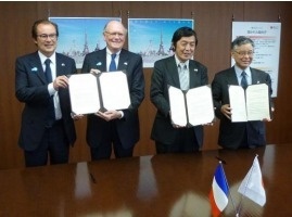 De gauche à droite : MM. Huwart et Mantei (ATF), M. Idee (JTA) et M. Matsuyama (JNTO) - Photo DR De gauche à droite : MM. Huwart et Mantei (ATF), M. Idee (JTA) et M. Matsuyama (JNTO) - Photo DR