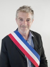 "Des êtres humains doivent aller au contact des visiteurs. Je n'ai rien contre la promotion, que nous faisions ça en arrière-saison, mais pour la période estivale c'est absolument inutile, par contre il faut faire de l'accueil" selon Laurent Lhardit - DR "Des êtres humains doivent aller au contact des visiteurs. Je n'ai rien contre la promotion, que nous faisions ça en arrière-saison, mais pour la période estivale c'est absolument inutile, par contre il faut faire de l'accueil" selon Laurent Lhardit - DR