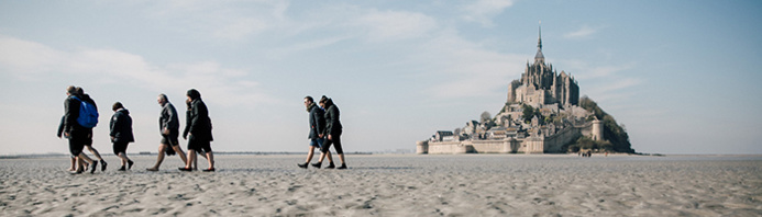 Baie du Mont Saint Michel traversée groupe © Alice Bertrand Latitude Manche Baie du Mont Saint Michel traversée groupe © Alice Bertrand Latitude Manche