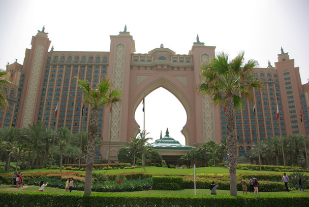 L'Atlantis, le mégalomaniaque hôtel au bout de The Palm (500 chambres, 20 restaurants, 3 km de plages) a annoncé l’ouverture pour août de nouvelles attractions aquatiques « extraordinaires » - DR