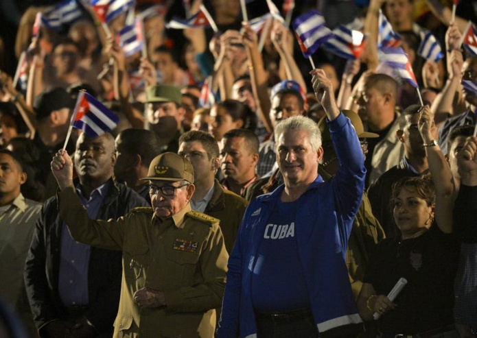 L'ancien président cubain Raúl Castro et son successeur Miguel Diaz-Canel célèbrent le héros national Jose Marti à La Havane, le 27 janvier 2020. YAMIL LAGE / AFP
