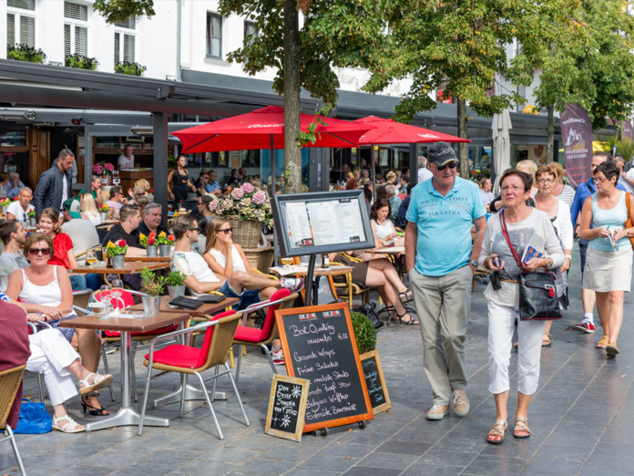 "La restauration a perdu 30 à 35% de son chiffre d’affaires, ce qui représente 35 milliards. C’est beaucoup, bien évidemment, mais c’est beaucoup moins que prévu et beaucoup moins qu’on l’a dit..."/crédit DepositPhoto