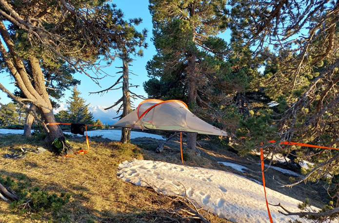 Nuit en tente suspendue © Étienne Loisel Nuit en tente suspendue © Étienne Loisel