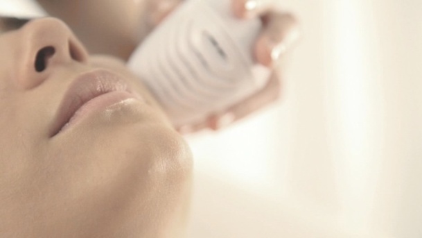 De plus en plus de marques cosmétiques mettent au point des techniques de cryothérapie qu'elles incluent dans leurs protocoles anti-âge.©DR/Filorga De plus en plus de marques cosmétiques mettent au point des techniques de cryothérapie qu'elles incluent dans leurs protocoles anti-âge.©DR/Filorga