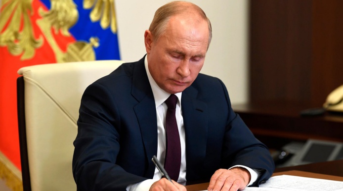 Vladimir Poutine a signé aujourd'hui une loi facilitant la délivrance des visas touristiques aux étrangers © Kremlin