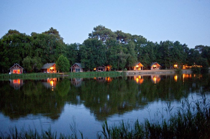 Châteaux de la Loire : Huttopia ouvre un nouveau village au Lac de Rillé