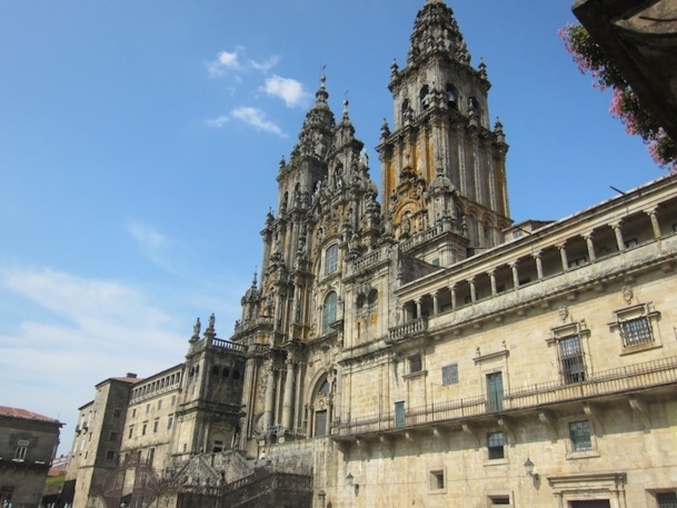 La façade en granit de la cathédrale de Saint Jacques de Compostelle - DR : LAC