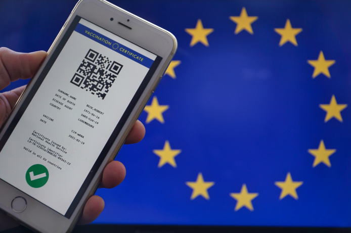 L'Assurance maladie a mis en ligne le système qui permet d'obtenir un certificat covid européen qui permet d'obtenir un QR Code et facilite les contrôles lors des voyages - DepositPhotos