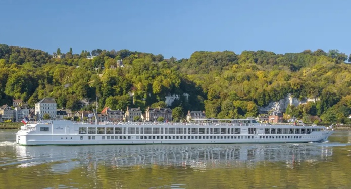 Le MS Renoir, navire de CroisiEurope accueillera Jean-Baptiste Lemoyne, secrétaire d'Etat au tourisme pour donner le coup d'envoi de la reprise de la croisière en France - DR CroisiEurope