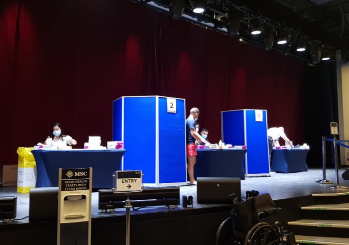 Un dernier test antigénique est effectué à bord en milieu de semaine, pour s'assurer que les passagers sont toujours négatifs. - DR Un dernier test antigénique est effectué à bord en milieu de semaine, pour s'assurer que les passagers sont toujours négatifs. - DR