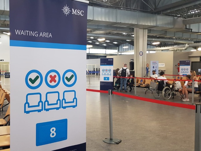 Dans le Terminal de croisière du Port de Marseille. Chaque passager reçoit une convocation par message avant l’embarquement avec un horaire spécifié qui permet de fluidifier l’embarquement - DR : C.E. Dans le Terminal de croisière du Port de Marseille. Chaque passager reçoit une convocation par message avant l’embarquement avec un horaire spécifié qui permet de fluidifier l’embarquement - DR : C.E.