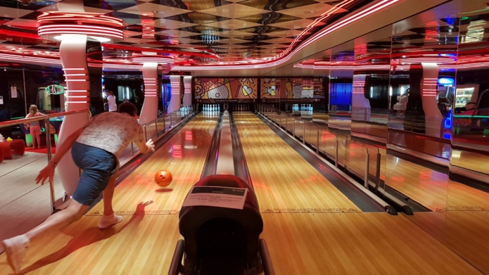 Seule une piste de bowling sur deux est ouverte dans le cadre du protocole sanitaire - DR : C.E.