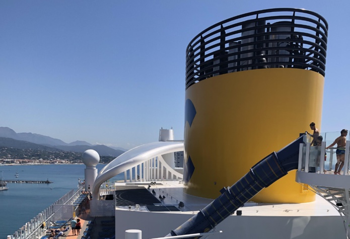 Le Smeralda est le 1er navire Costa à être alimenté, aussi bien en mer qu’au port, par du gaz naturel liquéfié (GNL). L’Armateur a prévu une réduction de 40 % des émissions de CO2 de sa flotte d'ici 2020, avec 10 ans d'avance sur l’objectif fixé par l’OMI (Organisation Maritime Internationale). /crédit JDL Le Smeralda est le 1er navire Costa à être alimenté, aussi bien en mer qu’au port, par du gaz naturel liquéfié (GNL). L’Armateur a prévu une réduction de 40 % des émissions de CO2 de sa flotte d'ici 2020, avec 10 ans d'avance sur l’objectif fixé par l’OMI (Organisation Maritime Internationale). /crédit JDL