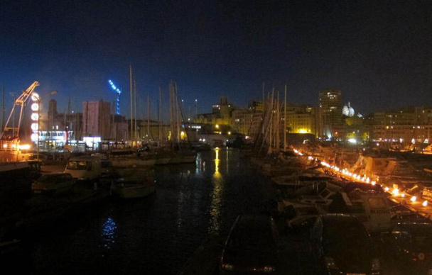 Les événements populaires autour de l’année Capitale ont rassemblé des centaines de milliers de personnes. Ici le Vieux Port entre flammes et flots - DR : JDL Les événements populaires autour de l’année Capitale ont rassemblé des centaines de milliers de personnes. Ici le Vieux Port entre flammes et flots - DR : JDL