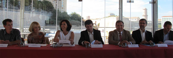 De g. à dr. : Pierre Dabout (ADT Alpes de Haute Provence), Martine Teston (Vaucluse Tourisme), Isabelle Brémond (Bouches-du-Rhône Tourisme), Pierre Meffre (CRT Paca), Jean-Pierre Serra (CDT Var), Patrice Cea (CDT Hautes Alpes) et Eric Doré ((CRT Riviera) - DR : A.B.