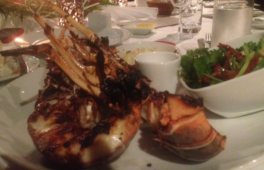 La nutrition naturopathe fait la part belle aux aliments frais : langouste grillée comprise ! ©DR