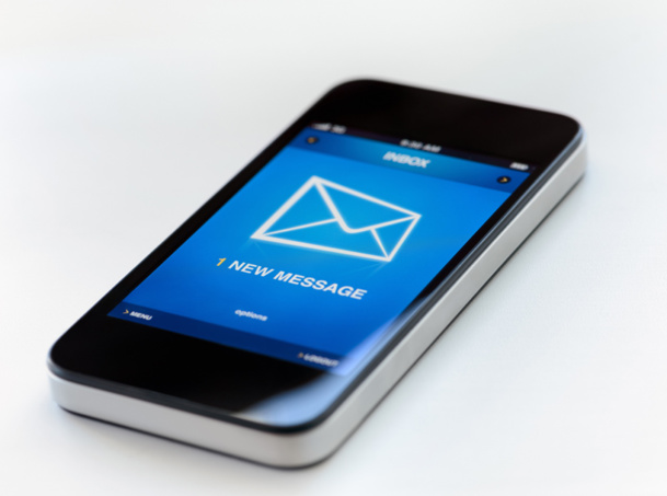 Le SMS possède un caractère privé, ce qui rend ce moyen de communication très intrusif. La plus grande partie des entreprises utilisant une méthode de SMS mailing prévient donc le destinataire au préalable - © bloomua - Fotolia.com Le SMS possède un caractère privé, ce qui rend ce moyen de communication très intrusif. La plus grande partie des entreprises utilisant une méthode de SMS mailing prévient donc le destinataire au préalable - © bloomua - Fotolia.com