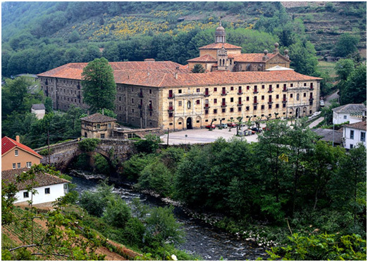 Le Parador de Corias  se trouve dans un impressionnant Monastère fondé en 1032, autrefois occupé par des moines bénédictins.