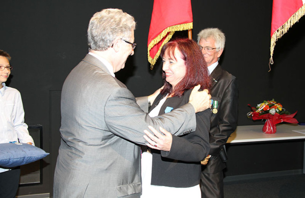 Evelyne Berthou, directrice de cabinet du directeur de de l’ENAC reçoit la croix de chevalier de l’Ordre National du Mérite - DR