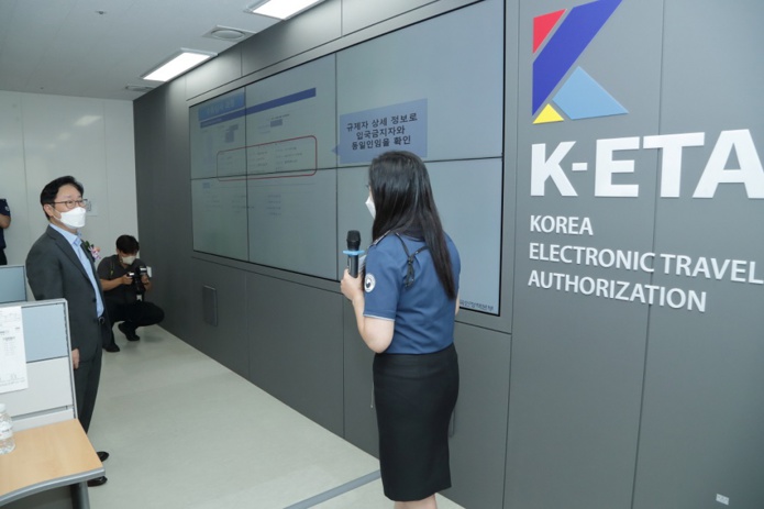 Inauguration du centre K-ETA par Park Beom-kye (photo: moj.go.kr) Inauguration du centre K-ETA par Park Beom-kye (photo: moj.go.kr)