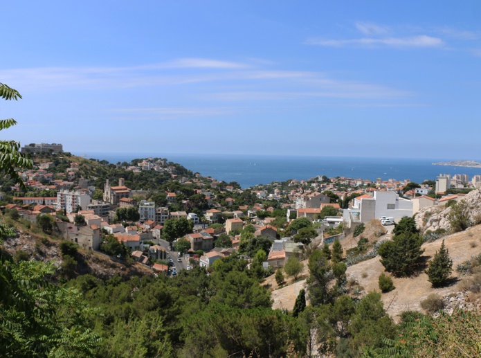 En route pour près de 4h de randonnée urbaine, du bas de la Canebière jusqu’à la basilique Notre-Dame de la Garde - DR : J.-F. R. En route pour près de 4h de randonnée urbaine, du bas de la Canebière jusqu’à la basilique Notre-Dame de la Garde - DR : J.-F. R.