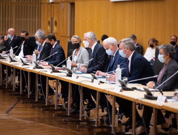 Bruno Le Maire et Jean-Baptiste Lemoyne avaient rendez-vous ce lundi 30 août avec les pros du tourisme - Crédit photo : Compte Twitter de Bruno Le Maire Bruno Le Maire et Jean-Baptiste Lemoyne avaient rendez-vous ce lundi 30 août avec les pros du tourisme - Crédit photo : Compte Twitter de Bruno Le Maire