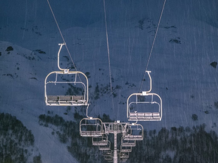 Le patron des Domaines Skiables de France souhaite connaître les conditions de la prochaine saison de ski - DR : Depositphotos, @Chawran