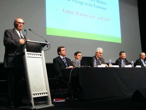 Georges Colson au pupitre de la dernière Assemblée Générale du SNAV, Rachid Temal secrétaire général qui quitte son poste à la fin du mois pour le CRT Ile-de-France, Gérard Letailleur (Selectour), Thierry Debourg (Président région sud-ouest et