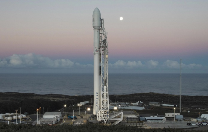 SpaceX va opérer son premier vol touristique. La mise en orbite autour de la Terre sera assurée par la fusée Falcon 9 à partir du vaisseau de transport Dragon - DR