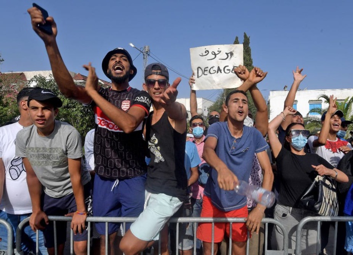 Manifestants devant le Parlement à Tunis, le 26 juillet 2021. Fethi Belaid/AFP Manifestants devant le Parlement à Tunis, le 26 juillet 2021. Fethi Belaid/AFP