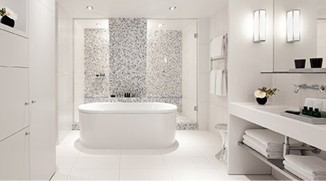 Une dizaine de suites a été équipée de douche-hammam et les hôtes peuvent également bénéficier de traitements bien-être et beauté dans l'intimité de leur chambre. ©DR/Accor Une dizaine de suites a été équipée de douche-hammam et les hôtes peuvent également bénéficier de traitements bien-être et beauté dans l'intimité de leur chambre. ©DR/Accor