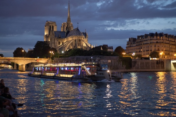 Le trimaran nouvelle génération des Bateaux Parisiens servira de modèle pour moderniser toute la flotte. DR