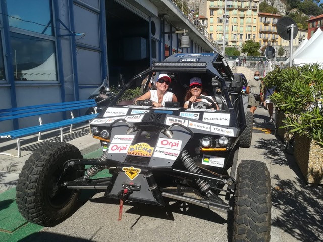 Armelle et Yolande au volant de leur buggy pour la 30e édition du Rallye des Gazelles - DR