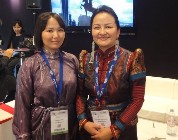 Sourire et sobriété sur le stand de Mongolie, premier du genre à Top Résa - Photo AP