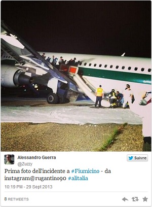 Après l'atterrissage périlleux de l'A320 d'Alitalia à Rome, des passagers ont partagé des photos de l'évacuation de l'appareil sur les réseaux sociaux - DR : Twitter Après l'atterrissage périlleux de l'A320 d'Alitalia à Rome, des passagers ont partagé des photos de l'évacuation de l'appareil sur les réseaux sociaux - DR : Twitter