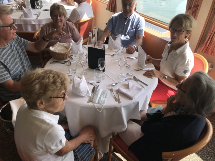 La table, un bon moment à bord - DR : JLR La table, un bon moment à bord - DR : JLR