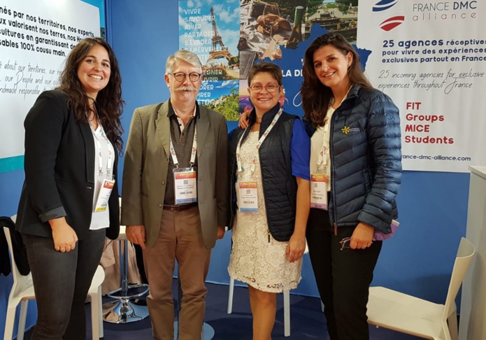 Cyrielle Nau (Millésime Privé), Jean-Luc Montembault (Cognac Tasting Tour), Patricia Linot (Rendez-Vous Fontainebleau), Agnès Vallon (Destination Provence) sur le stand à l'IFTM Top Resa - Photo CE Cyrielle Nau (Millésime Privé), Jean-Luc Montembault (Cognac Tasting Tour), Patricia Linot (Rendez-Vous Fontainebleau), Agnès Vallon (Destination Provence) sur le stand à l'IFTM Top Resa - Photo CE