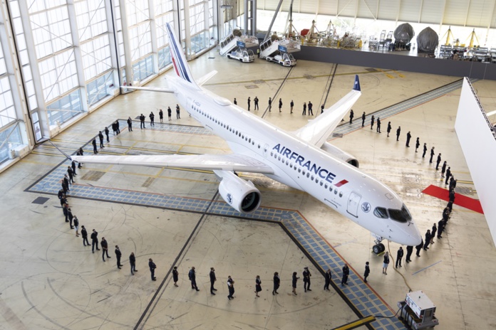 l’Airbus A220-300 baptisé « Le Bourget », livré fin septembre à la compagnie est le premier des 60 appareils commandés par Air France pour remplacer progressivement ses Airbus A318, A319 et certains A320 d’ici fin 2025./crédit AF