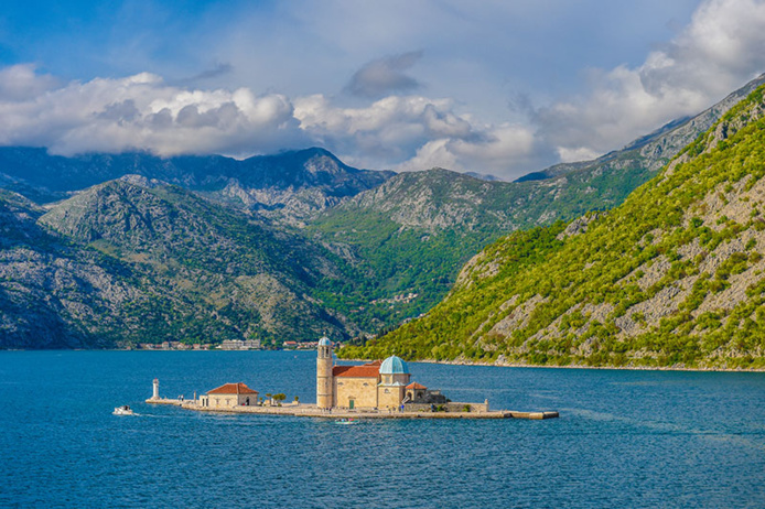 Navigation dans les bouches de Kotor au Monténégro © Studio PONANT / Laurence Fischer
