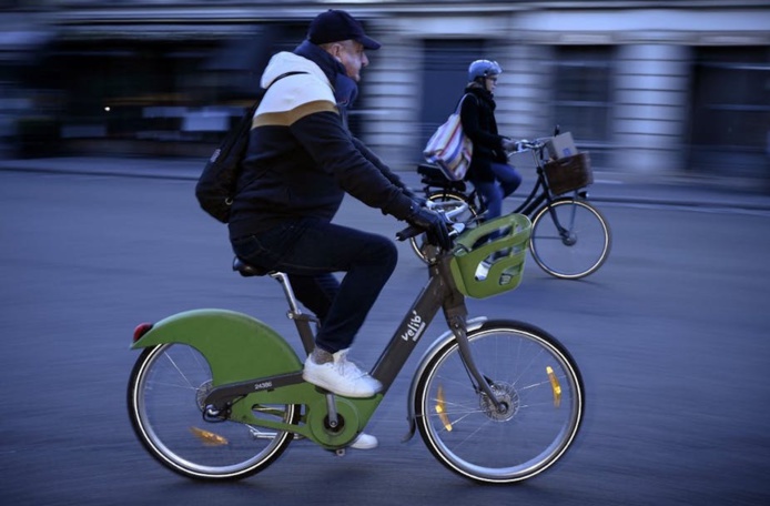 Le plan « vélo et mobilités actives » présenté par le gouvernement en septembre 2018 avait pour objectif de tripler la part modale du vélo en France. Celle-ci représenterait toutefois moins de 10% des déplacements quotidiens. Lionel Bonaventure / AFP