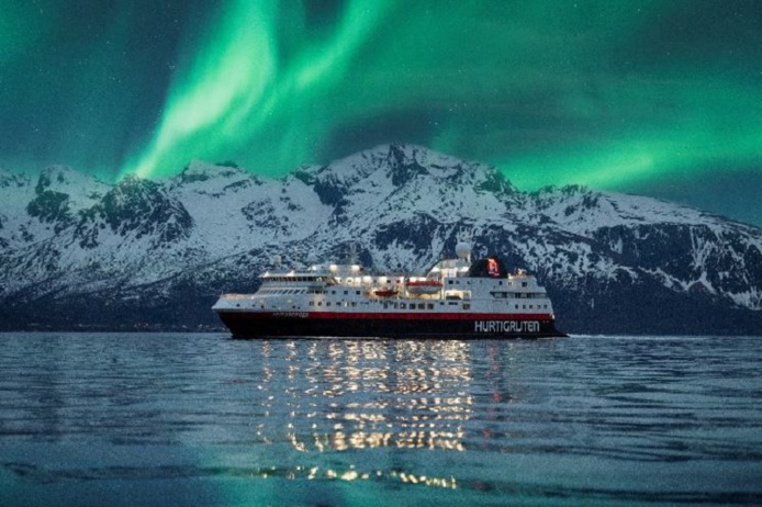 Pour les amateurs de pays nordiques et d'aurores boréales, il reste encore des places à bord de l'Express Côtier de Norvège pour décembre 2021 - DR : Hurtigruten Pour les amateurs de pays nordiques et d'aurores boréales, il reste encore des places à bord de l'Express Côtier de Norvège pour décembre 2021 - DR : Hurtigruten