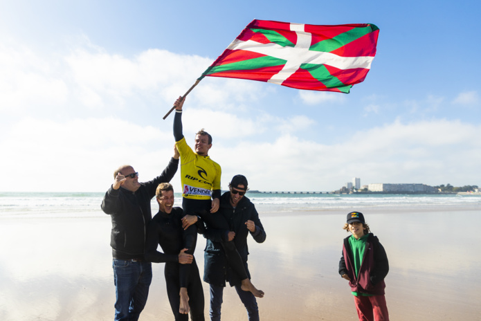 Seule la victoire est jolie même si l'essentiel est de participer... /crédit  FFSurf / WeCreative Seule la victoire est jolie même si l'essentiel est de participer... /crédit  FFSurf / WeCreative